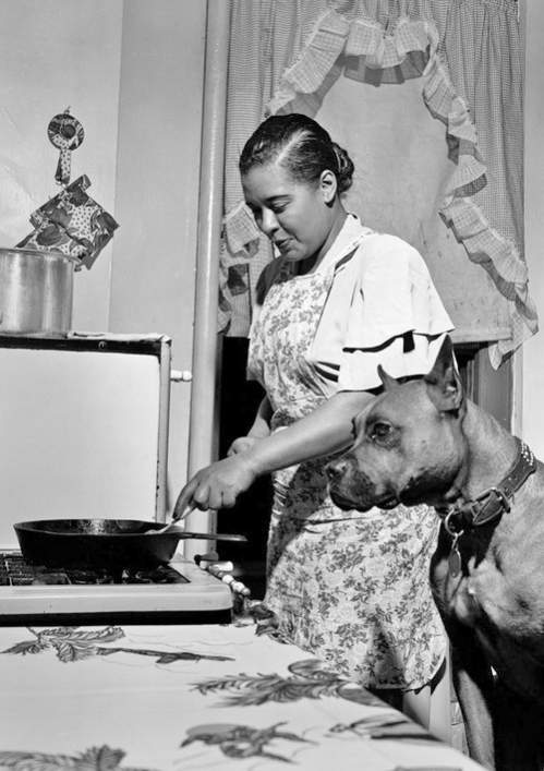 Name:  billie-holiday-cooking-for-her-dog.jpg
Views: 671
Size:  47.5 KB
