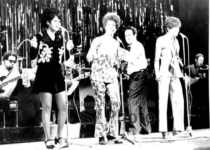 Name:  Rehearsal for the Royal Variety Performance - Nov 18 1968 - 2.jpg
Views: 1605
Size:  65.9 KB