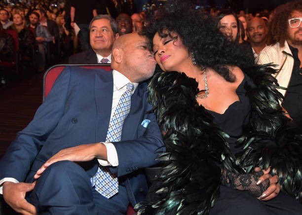 Name:  Berry Gordy kisses Diana.jpg
Views: 641
Size:  47.8 KB