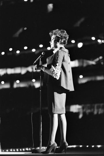Name:  Dec. 17, 1965  Judy Garland, with the Supremes as opening act, presents the first Astrodome conc.jpg
Views: 1850
Size:  22.0 KB